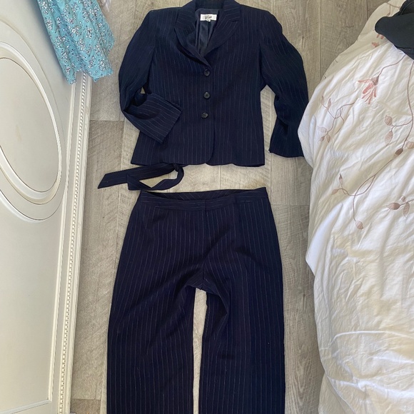 Le suit - Picture 1 of 8